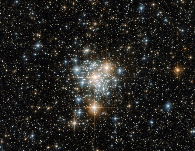 звездное скопление NGC 299